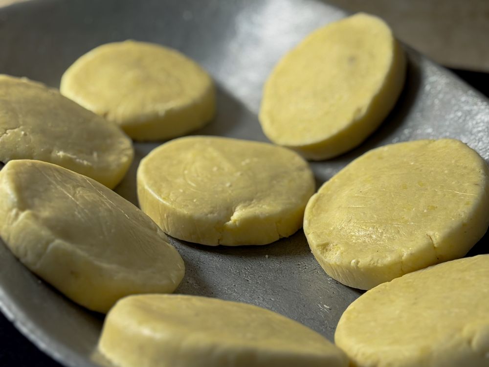 Paquete de 6 arepas quesudas